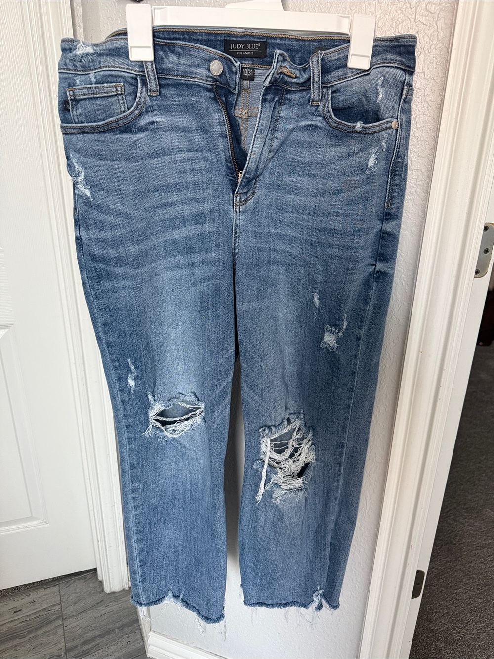 Judy Blue Medium Wash Distressed Straight Leg Jeans